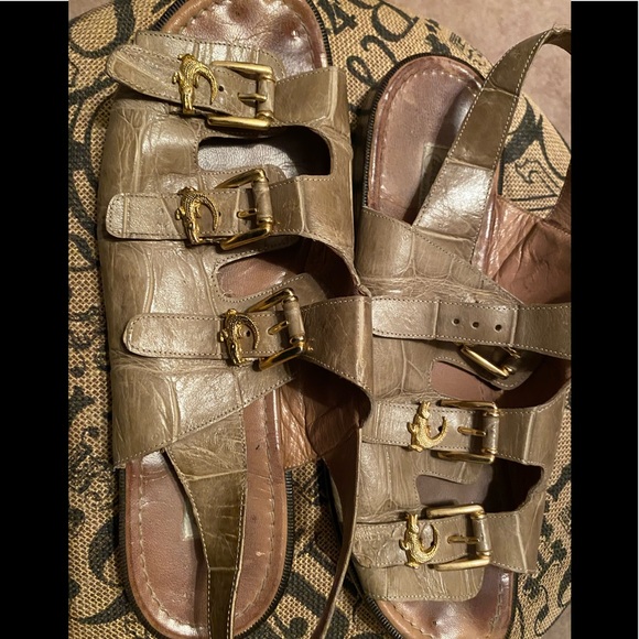 mauri gator sandals